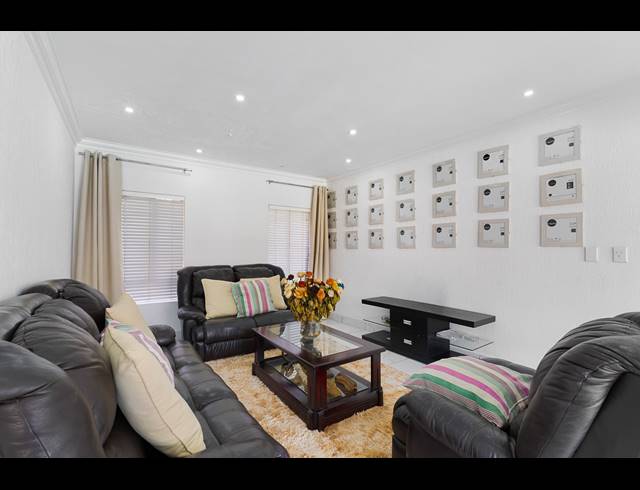 5 BEDROOM HOUSE FOR SALE IN FOURWAYS GARDENS